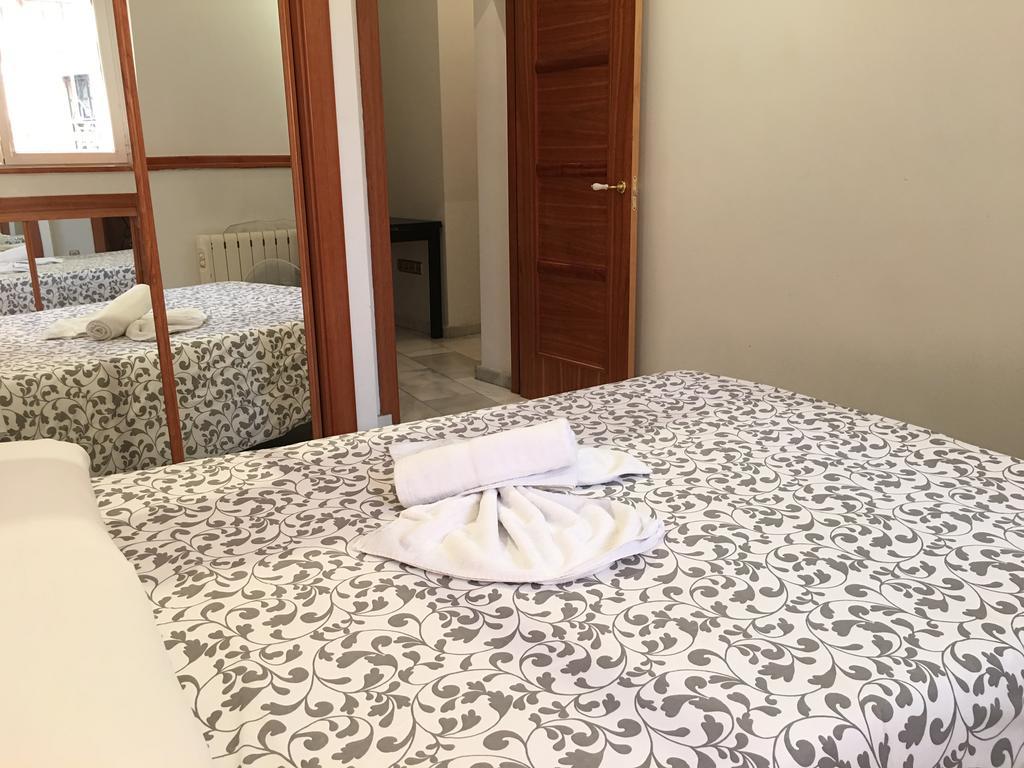 Apartamentos Good Stay Prado Madrid Buitenkant foto
