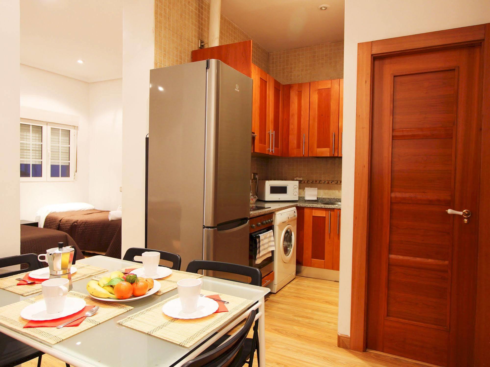 Apartamentos Good Stay Prado Madrid Buitenkant foto