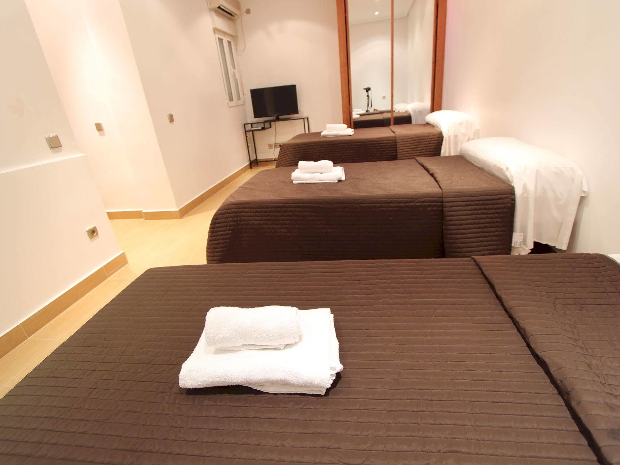 Apartamentos Good Stay Prado Madrid Buitenkant foto