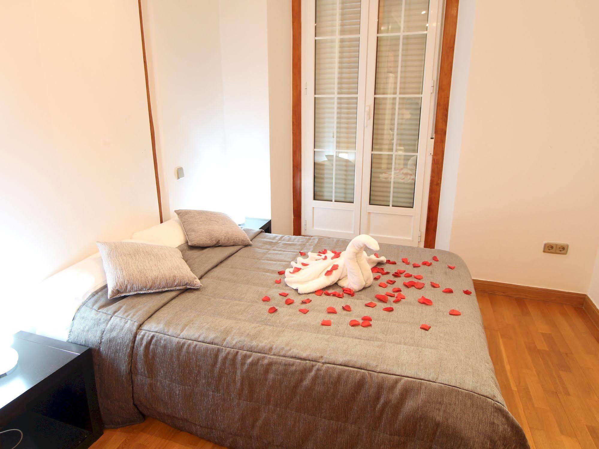 Apartamentos Good Stay Prado Madrid Buitenkant foto