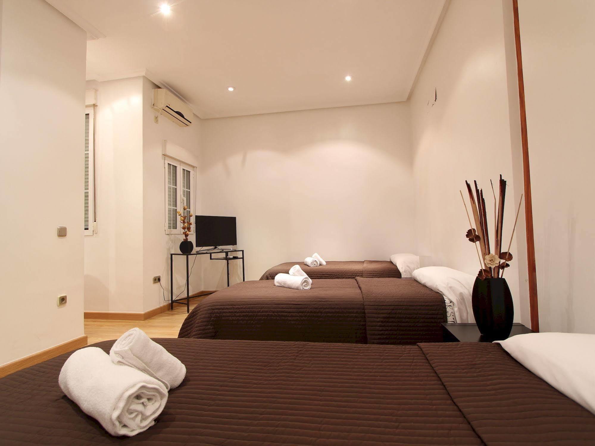 Apartamentos Good Stay Prado Madrid Buitenkant foto