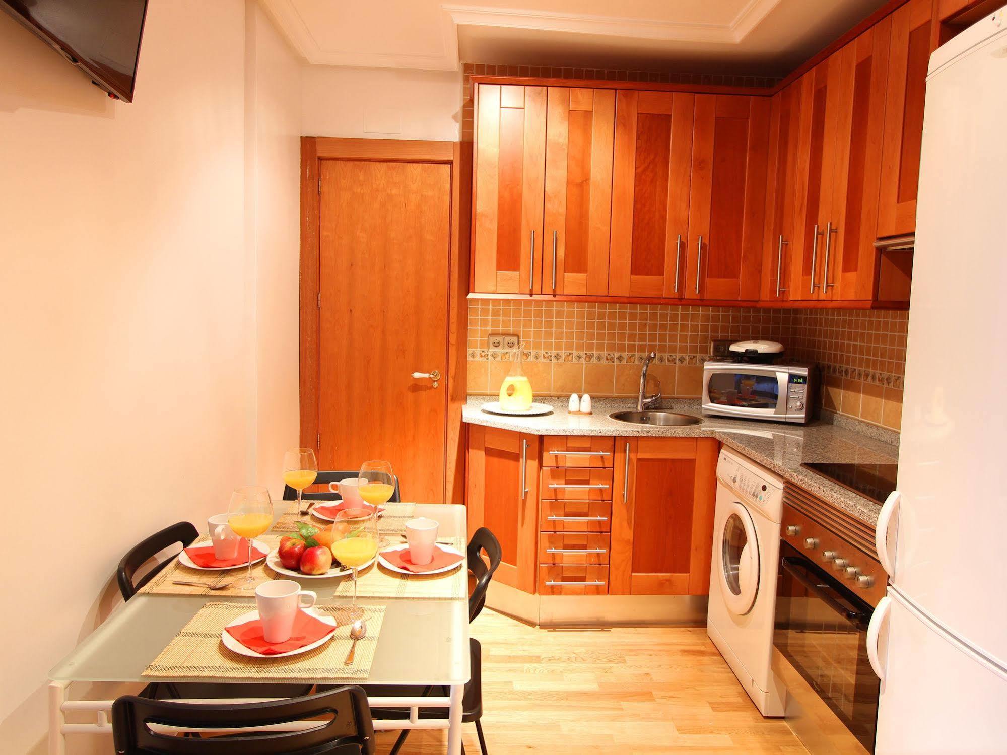 Apartamentos Good Stay Prado Madrid Buitenkant foto